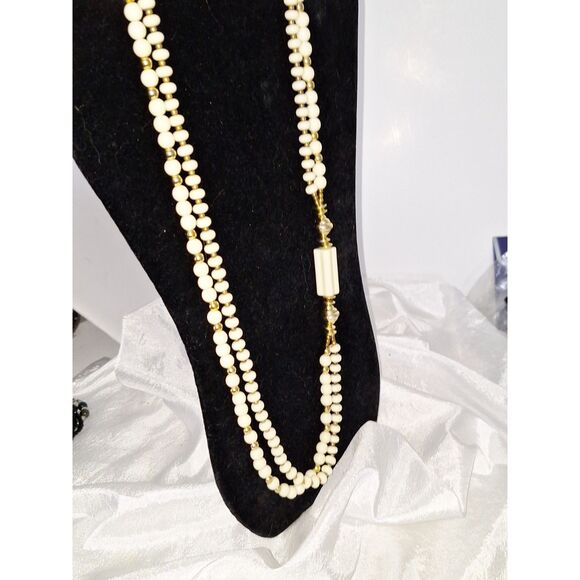 Acrylic Vintage Women's Necklace Classic Elegant Sophisticated Fashion Statement - Picture 10 of 11